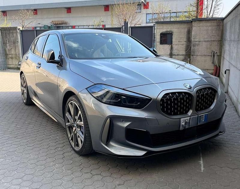 Usata BMW M135 Comfort Edition 306 CV (225 kW) 2024 Grigio Utilitaria