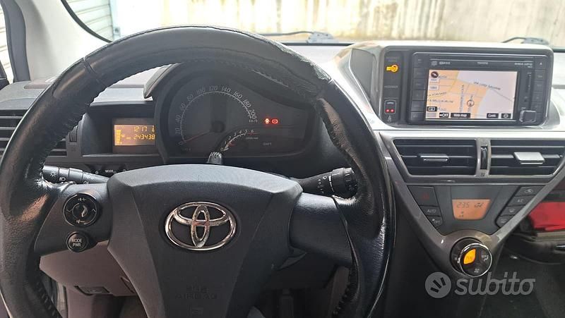 Usata Toyota iQ 90 CV (66 kW) 2009 Nero Utilitaria