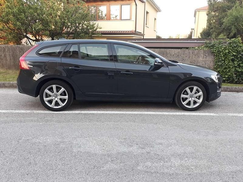 Usata Volvo V60 Momentum 120 CV (88 kW) 2017 Station wagon