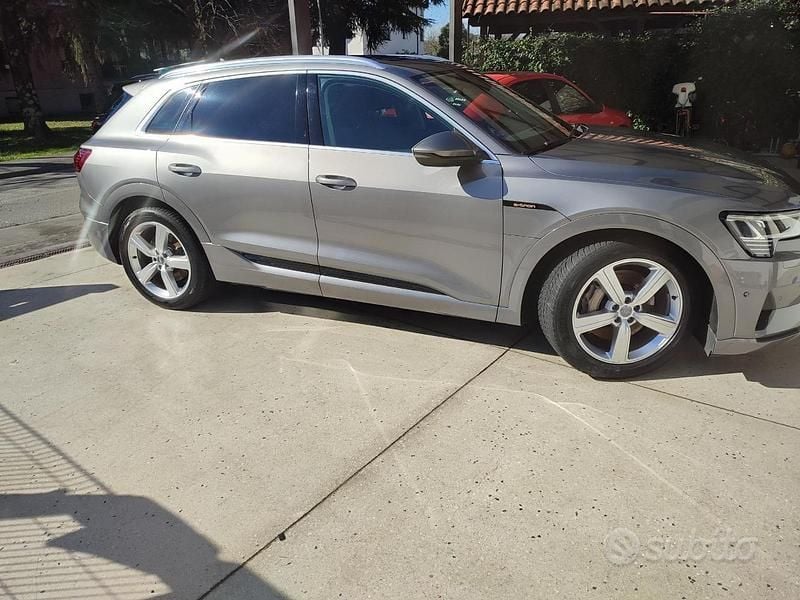 Usata Audi e-tron Comfort 230 kW (313 CV) 2019 Grigio SUV