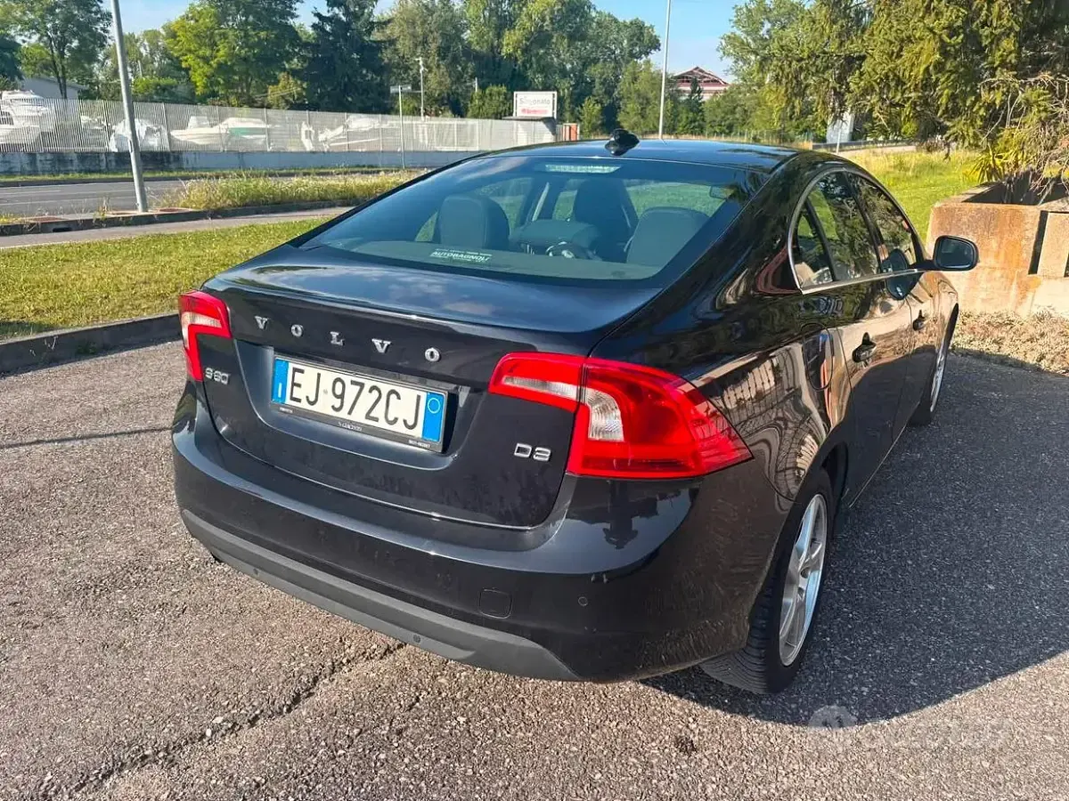Usata Volvo S60 163 CV (119 kW) 2011 Nero Berlina