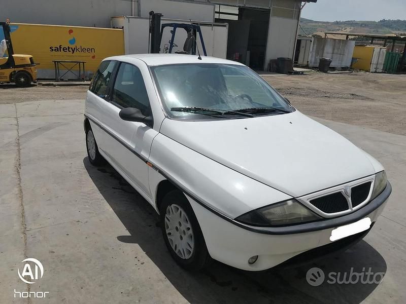 Usata Lancia Ypsilon 54 CV (39 kW) 1998 Bianco Utilitaria