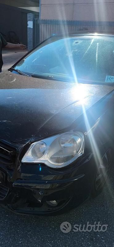 Nero Usata 2006 VW Polo Tre volumi | 500 € (Super prezzo) - Immagine 1/3