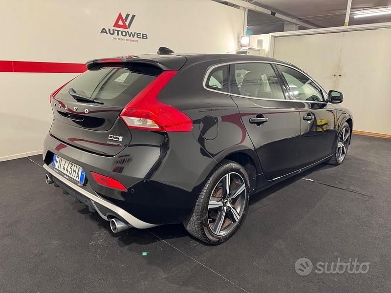Gebraucht Volvo V40 R-Design 120 PS (88 kW) 2018 Schwarz Limousine