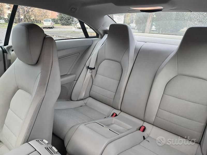 Usata Mercedes E220 205 CV (150 kW) 2012 Nero Coupé