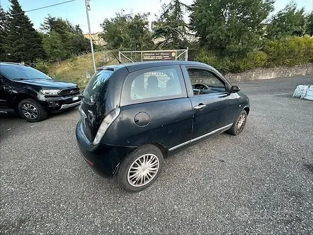 Usata Lancia Ypsilon 90 CV (66 kW) 2007 Nero Utilitaria