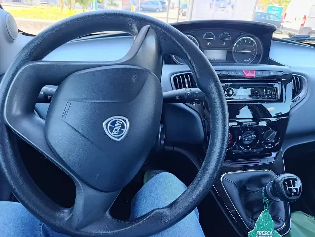 Usata Lancia Ypsilon Silver 86 CV (63 kW) 2016 Verde Utilitaria