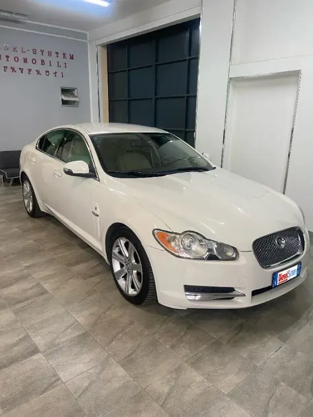 Usata Jaguar XF Premium Luxury 207 CV (152 kW) 2009 Bianco Berlina