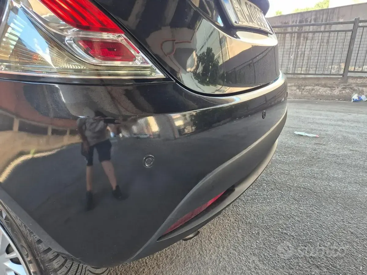 Usata Lancia Ypsilon 80 CV (58 kW) 2015 Nero Utilitaria