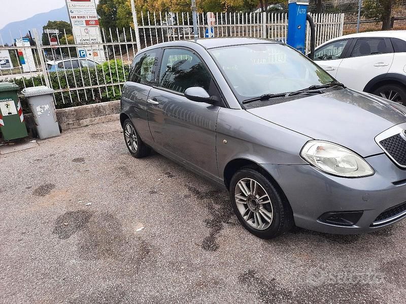 Usata Lancia Ypsilon 77 CV (56 kW) 2007 Grigio Utilitaria