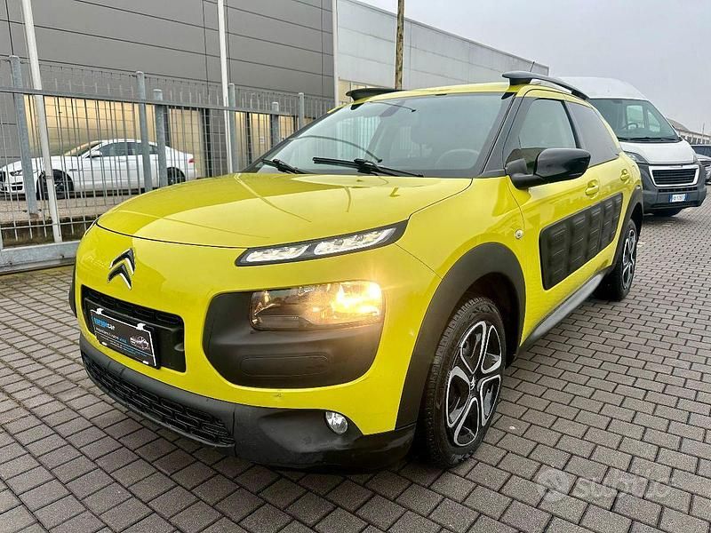 Giallo Usata 2015 Citroën C4 PureTech SUV | 8900 € (Cara) - Immagine 1/4