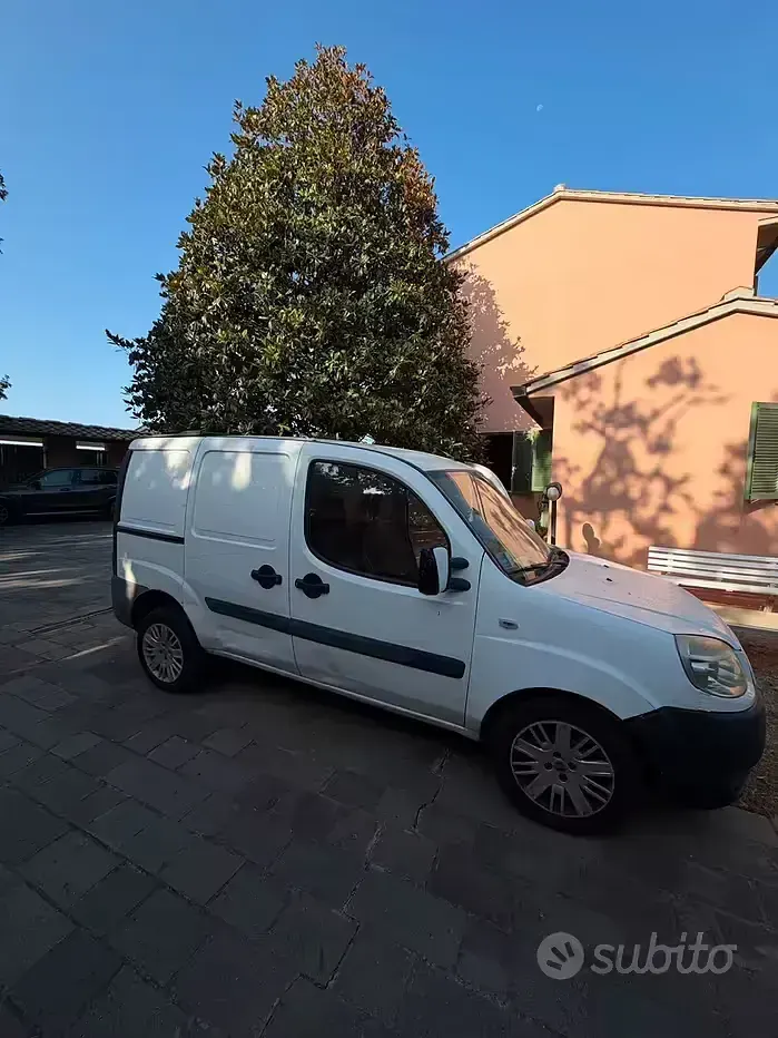 Usata Fiat Doblò 105 CV (77 kW) 2010 Bianco Monovolume