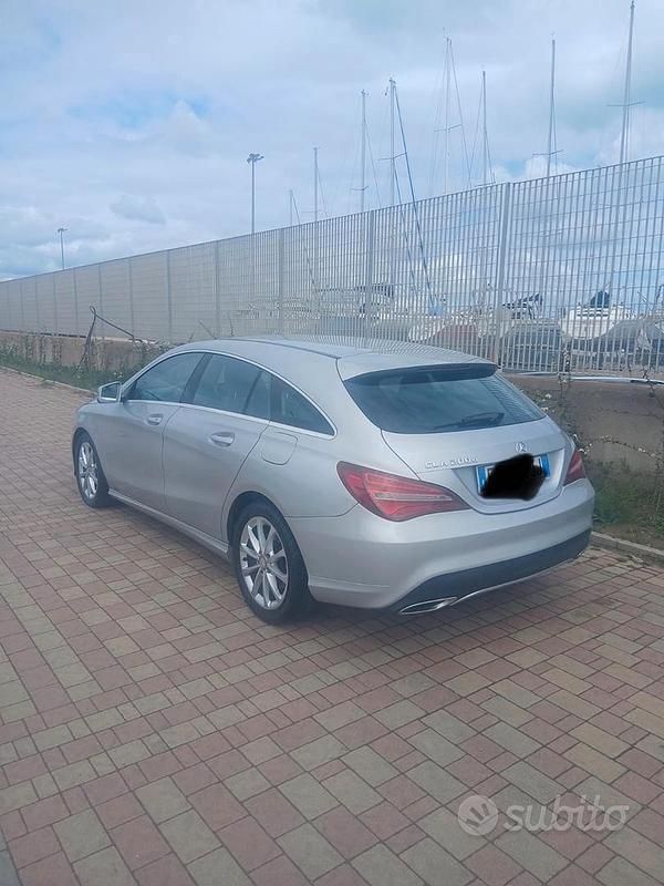 Usata Mercedes GLA200 156 CV (114 kW) 2016 Grigio SUV