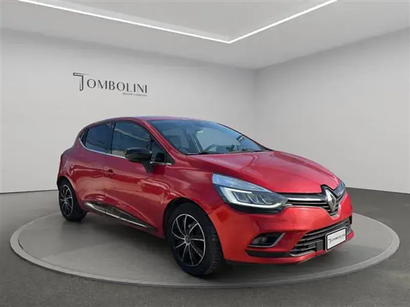 Usata Renault Clio Zen 90 CV (66 kW) 2019 Rosso
