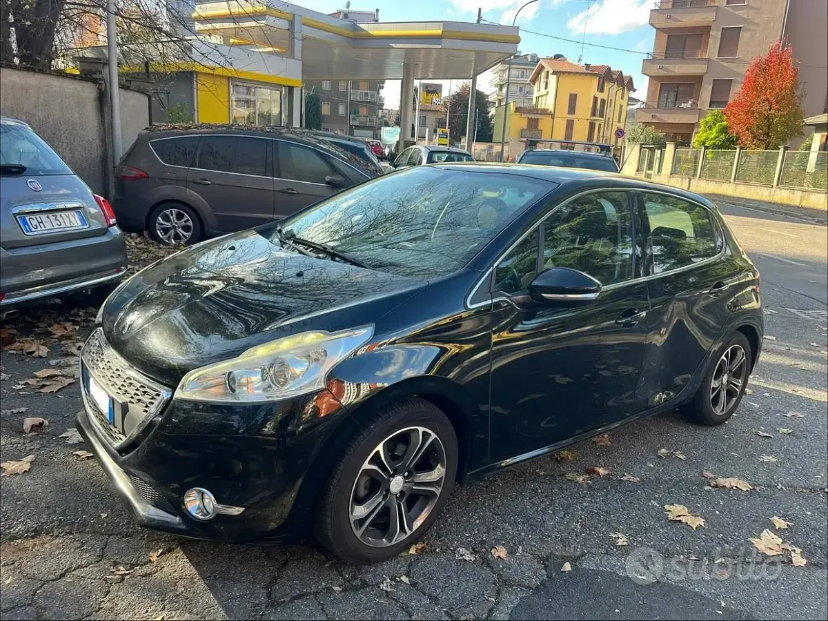 Usata Peugeot 208 Active 95 CV (69 kW) 2012 Nero Utilitaria