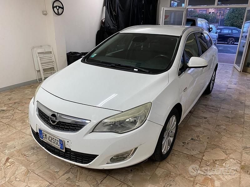 Usata Opel Astra Cosmo 131 CV (96 kW) 2012 Bianco Station wagon