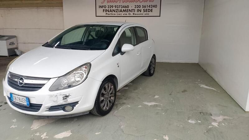Bianco Usata 2010 Opel Corsa Edition Tre volumi | 1700 € (Super prezzo) - Immagine 1/4