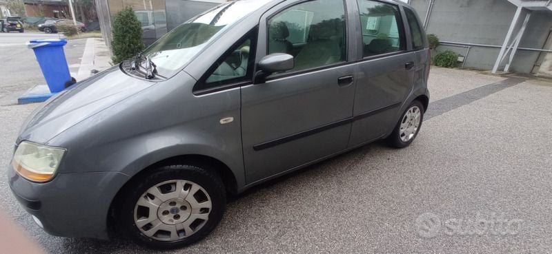 Usata Fiat Idea 95 CV (69 kW) 2004 Grigio Monovolume