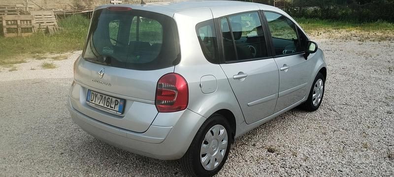 Usata Renault Modus 70 CV (51 kW) 2009 Grigio Monovolume