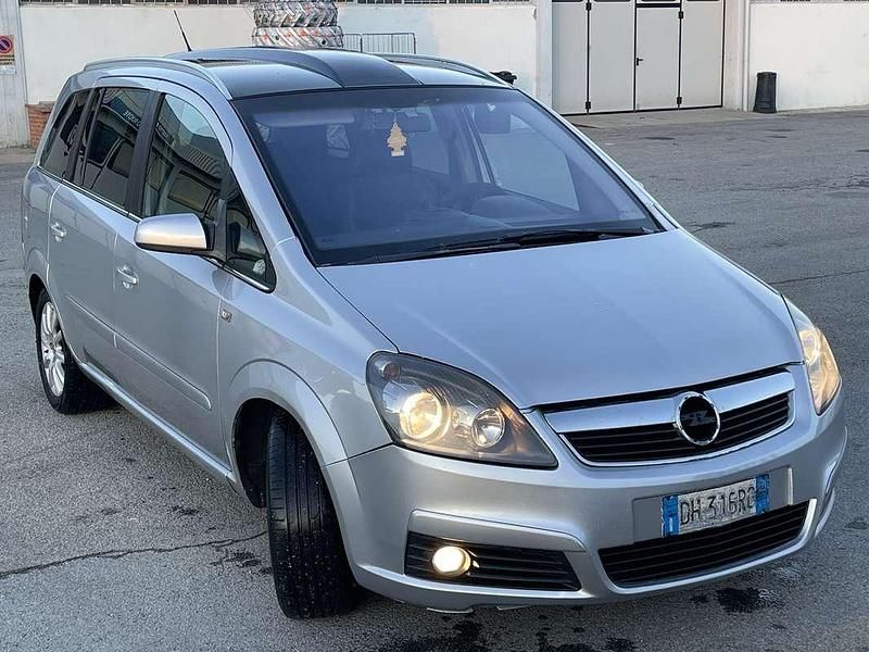 Usata Opel Zafira Cosmo 120 CV (88 kW) 2007 Monovolume