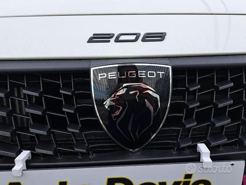 Usata Peugeot 208 Active 101 CV (74 kW) 2024 Bianco Utilitaria