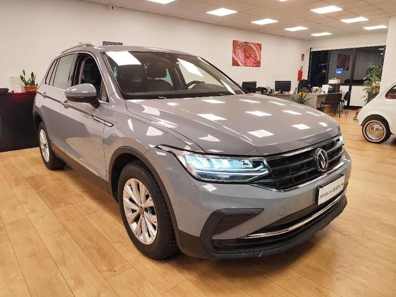 Usata VW Tiguan Life 131 CV (96 kW) 2021 Grigio SUV