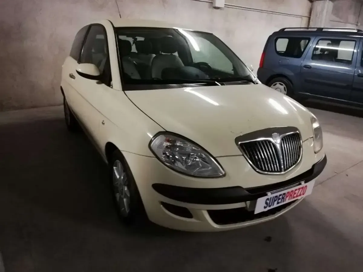 Usata Lancia Ypsilon 60 CV (44 kW) 2006 Beige Utilitaria