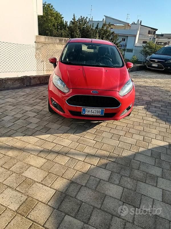 Usata Ford Fiesta Titanium 95 CV (69 kW) 2017 Rosso Utilitaria