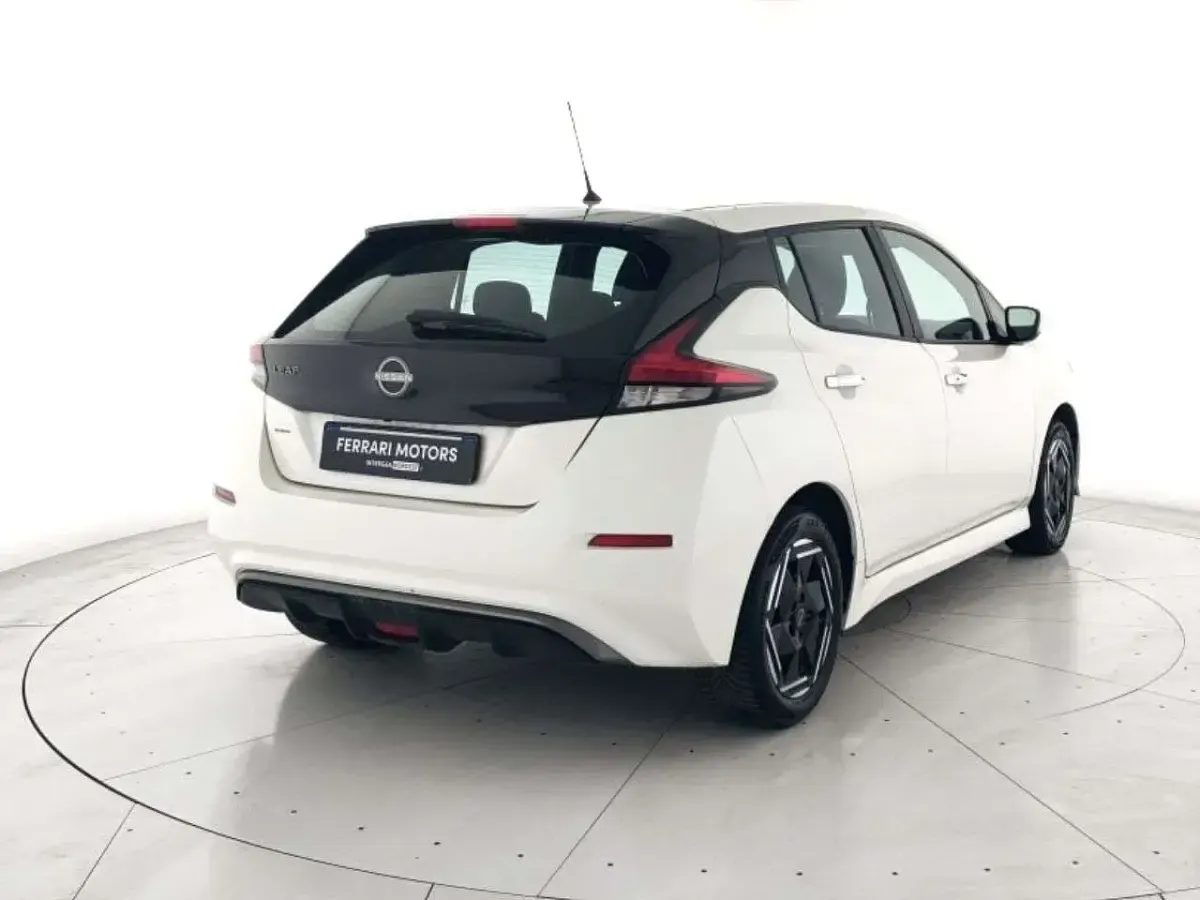Usata Nissan Leaf Acenta 89 kW (122 CV) 2023 Bianco Utilitaria