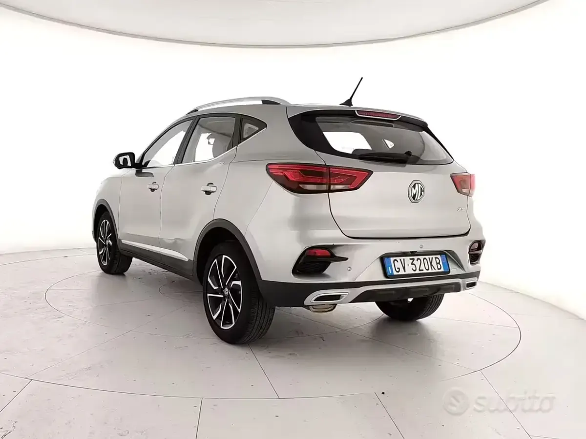 Usata MG ZS Luxury 106 CV (77 kW) 2024 Grigio SUV