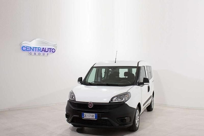 Usata Fiat Doblò Easy 105 CV (77 kW) 2022 Bianco Monovolume
