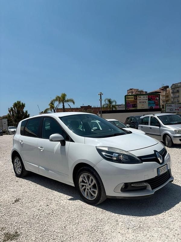 Usata Renault Scénic III XMOD 110 CV (80 kW) 2014 Bianco Monovolume