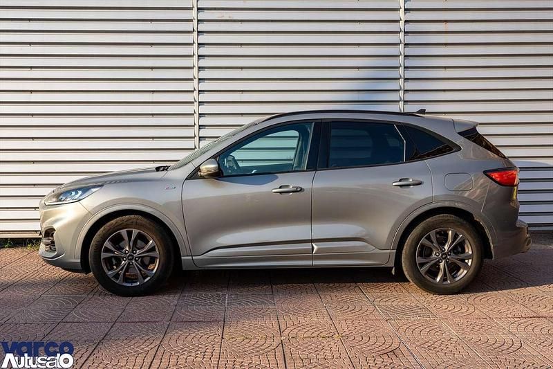 Usata Ford Kuga ST-Line 120 CV (88 kW) 2022 Solar silver SUV