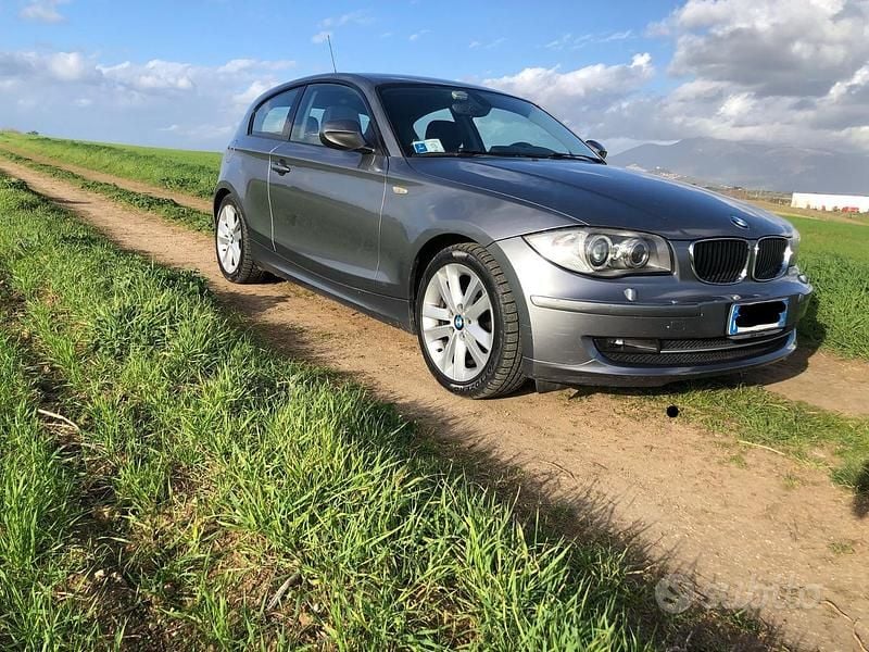Usata BMW 118 143 CV (105 kW) 2011 Grigio Utilitaria