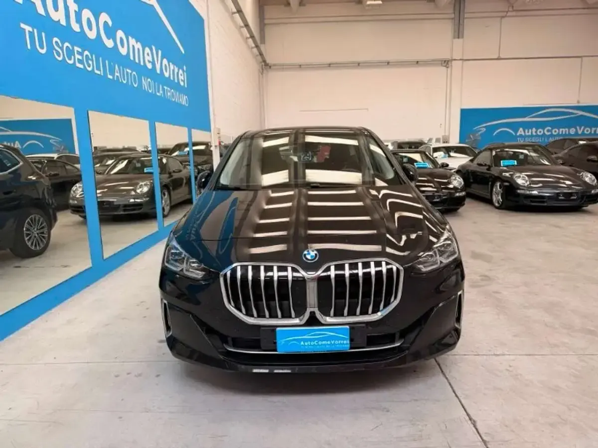 Usata BMW 225 Active Tourer Luxury Line 245 CV (180 kW) 2022 Nero Monovolume