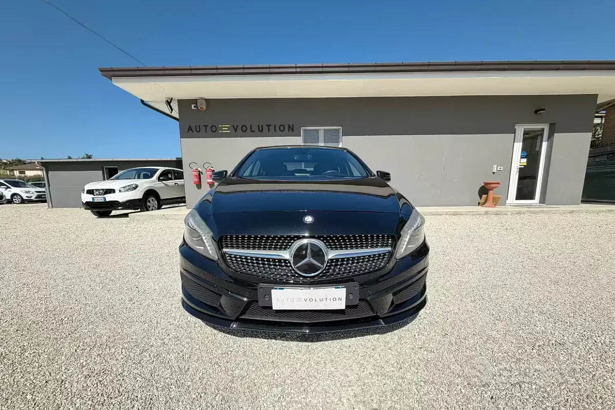 Usata Mercedes A180 Premium 109 CV (80 kW) 2013 Nero Utilitaria