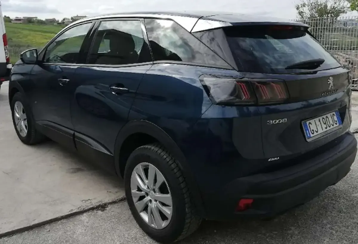Usata Peugeot 3008 Active 131 CV (96 kW) 2022 Blu/azzurro SUV