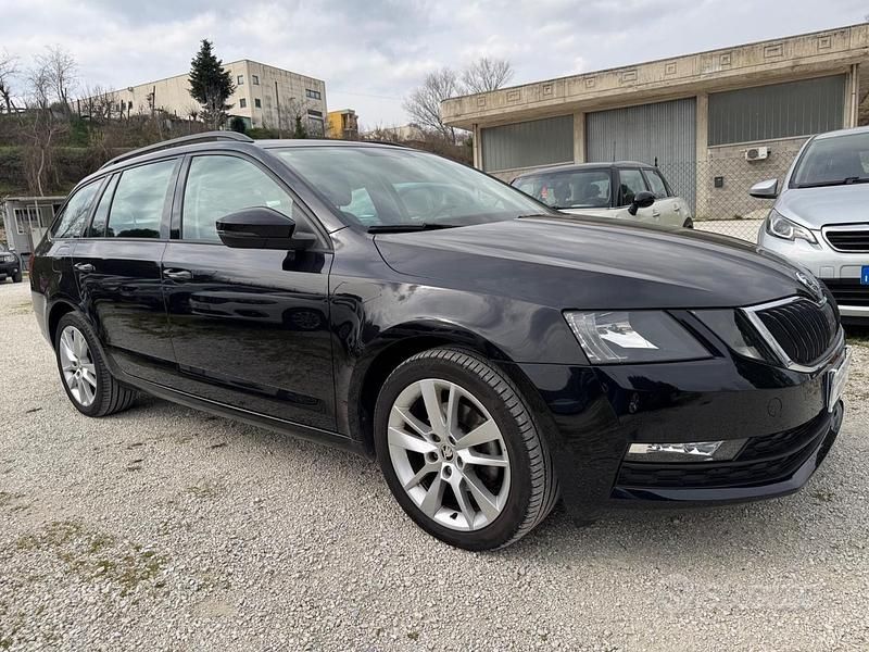 Usata Skoda Octavia G-TEC Executive 130 CV (95 kW) 2020 Nero Station wagon