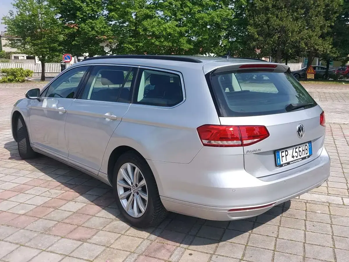 Usata VW Passat Business 150 CV (110 kW) 2018 Argento Station wagon