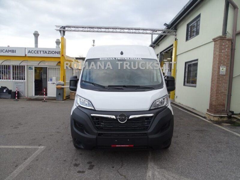 Usata Opel Movano 136 CV (100 kW) 2023 Bianco pastello Furgone