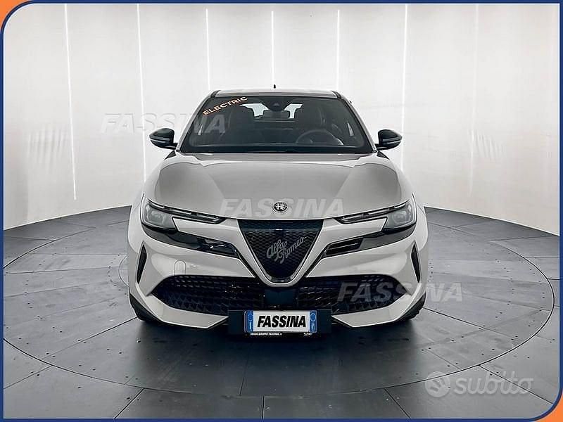 Usata Alfa Romeo Junior 114 kW (156 CV) 2025 Beige SUV