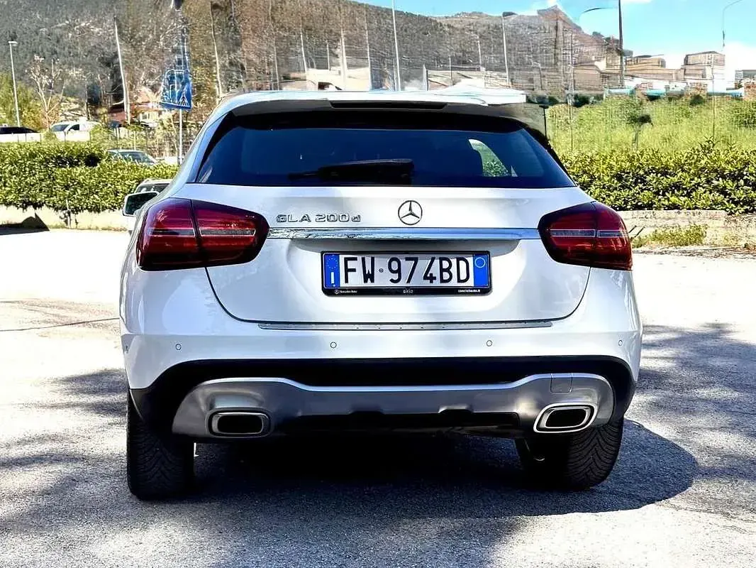 Usata Mercedes GLA200 136 CV (100 kW) 2019 Bianco SUV