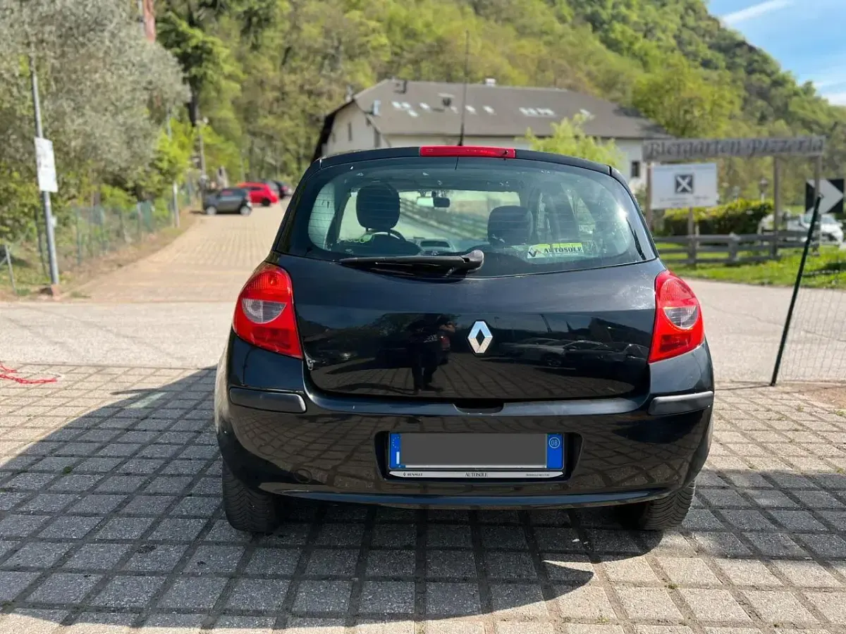 Usata Renault Clio II Dynamique 65 CV (47 kW) 2008 Nero Berlina