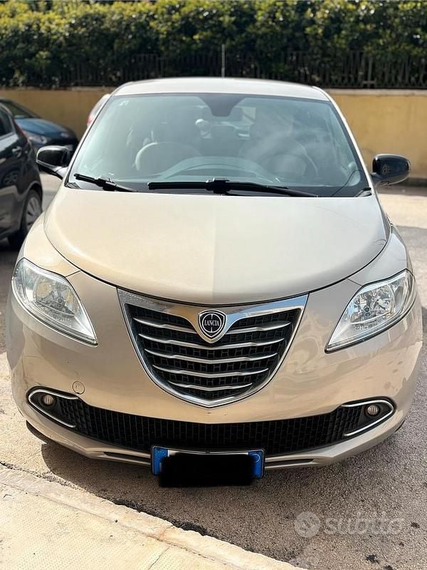 Usata Lancia Ypsilon Gold 69 CV (50 kW) 2015 Utilitaria