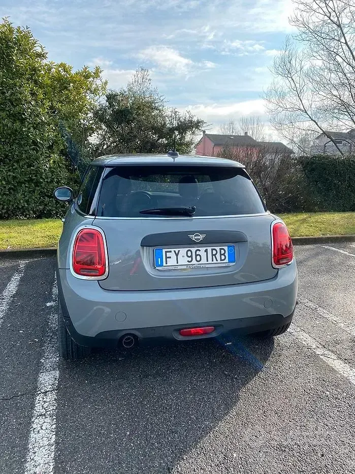 Usata Mini ONE 75 CV (55 kW) 2020 Grigio Utilitaria