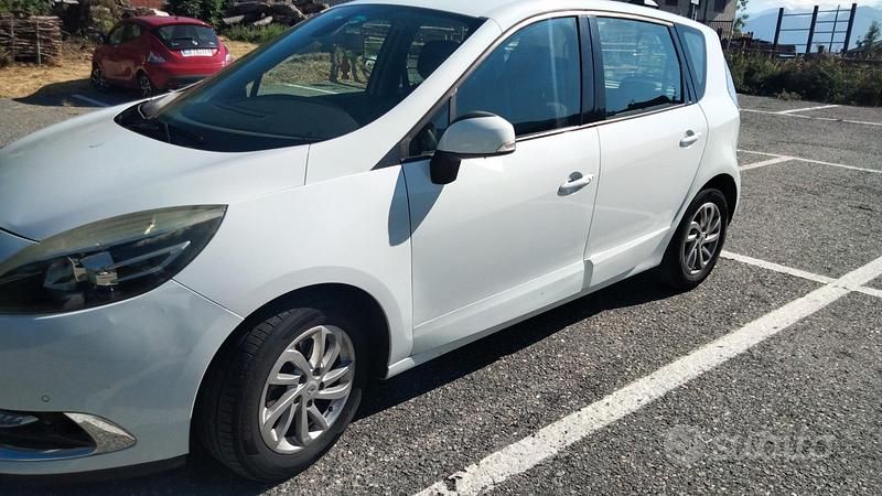 Usata Renault Scénic III XMOD 110 CV (80 kW) 2013 Bianco Monovolume