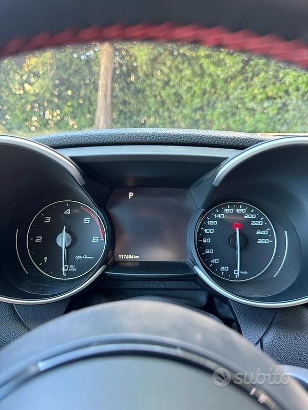 Usata Alfa Romeo Giulia 160 CV (117 kW) 2018 Marrone Berlina
