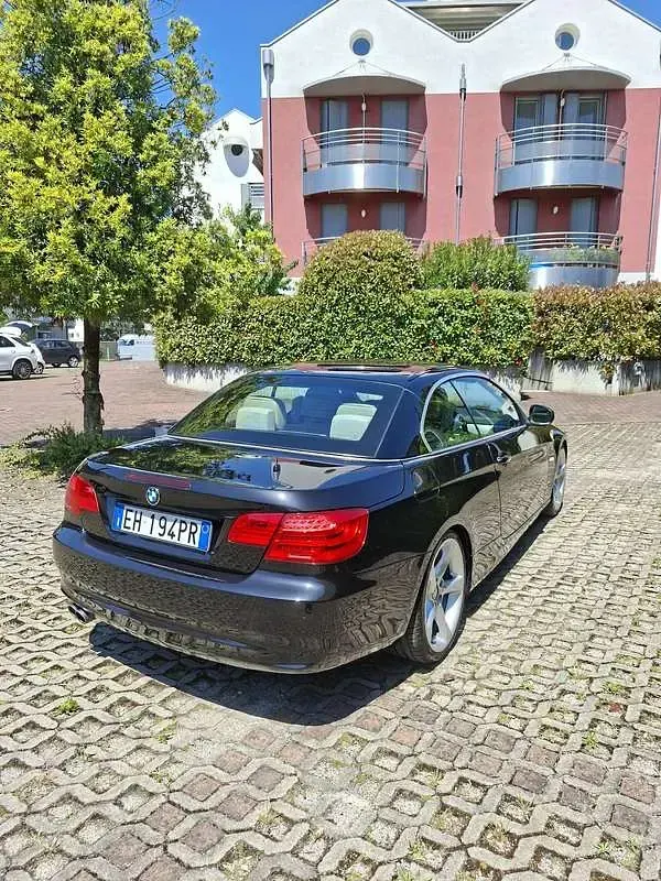 Usata BMW 330 Cabriolet 245 CV (180 kW) 2011 Nero Cabrio