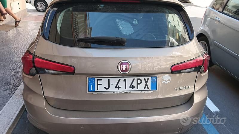 Usata Fiat Tipo 130 CV (95 kW) 2017 Marrone Station wagon