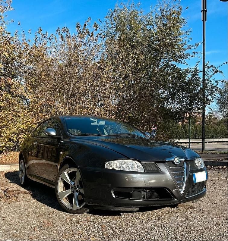 Grigio Usata 2005 Alfa Romeo GT Coupé | 3400 € (Super prezzo) - Immagine 1/4